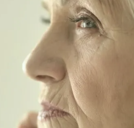 Cтала прислугой