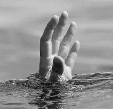 Мать периодически приводила новых «мужей» — Оксана помнила троих.